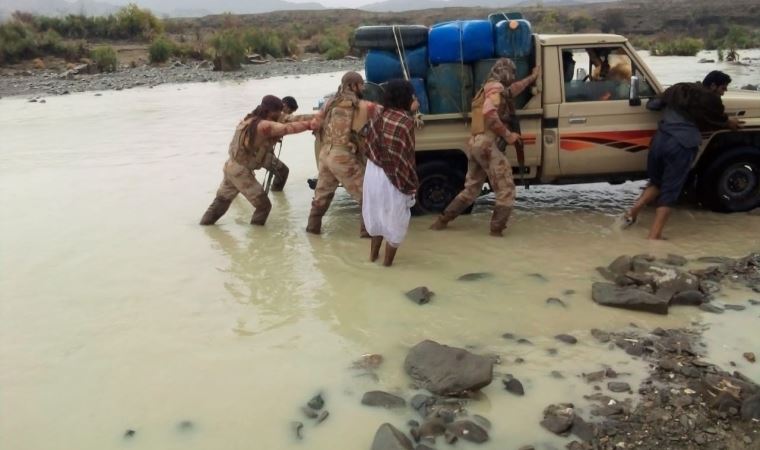 Pakistan’da şiddetli yağış en 300 evi yıktı