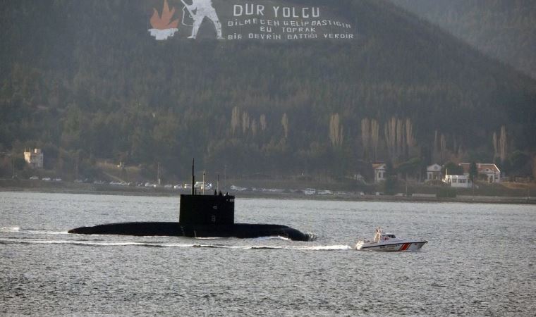 Rus denizaltısı ‘Rostov Na Donu’ Çanakkale Boğazı’ndan geçti