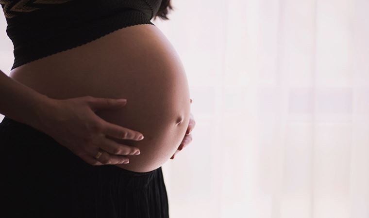 Hamile kadının vücudu doğmamış bebeğinin DNA'sına karşı alerji gösterdi