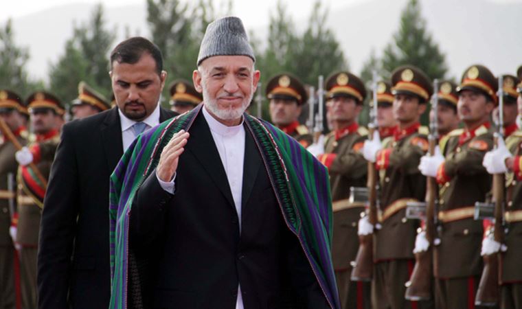 Eski Afganistan Cumhurbaşkanı Karzai'den Biden’a tepki: “Afgan halkının parasına el koymak adaletsizliktir”