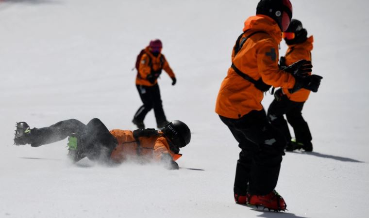 Pekin 2022 Kış Olimpiyatları'nda görev yapan Çinli doktorlar kayakta ustalık kazandı