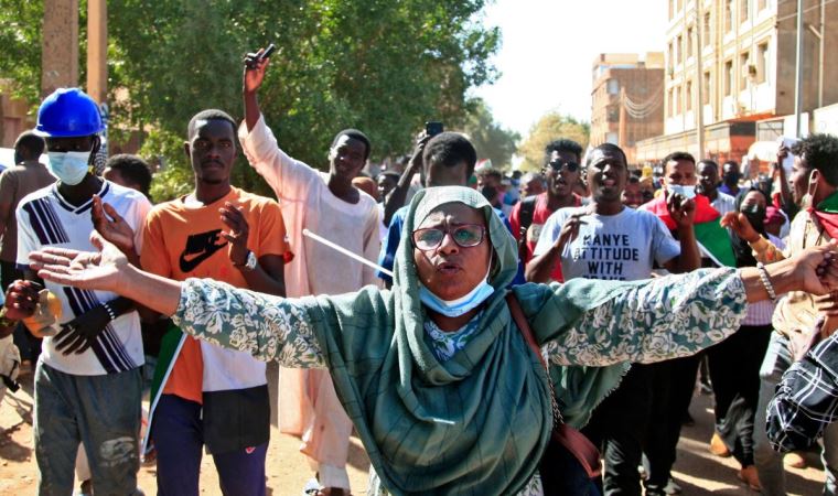 Sudan'da sivil yönetime geçiş için gösteriler sürüyor