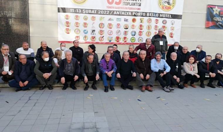 Antalya'da gazeteciler kalem bıraktı