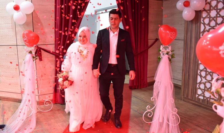 Tuzla’da 11 çift Sevgililer Günü’nde evlendi