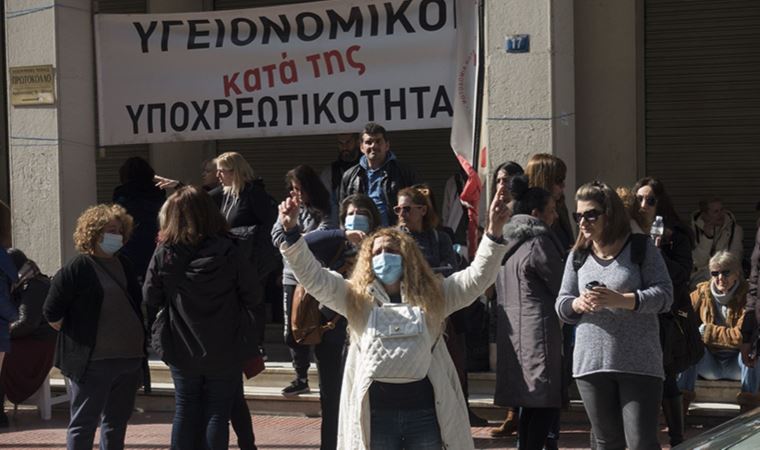Yunanistan'da süresiz iş sözleşmesi talep eden sağlık çalışanları gösteri yaptı