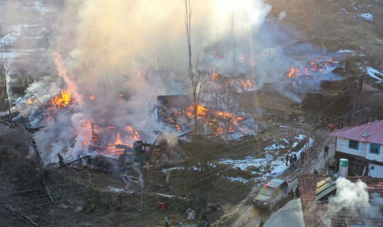 Son dakika: Kastamonu'da yangın: 10 eve sıçradı