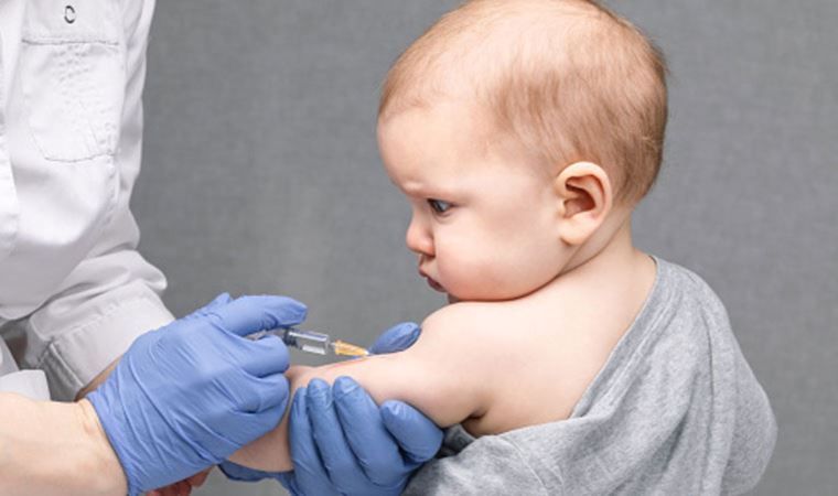 1 aylık bebeğe Hepatit-B yerine Covid-19 aşısı yapılmasına soruşturma izni verilmedi