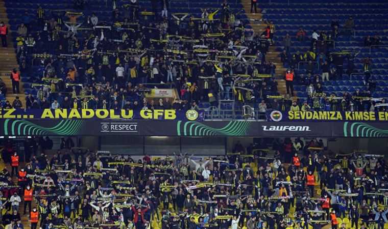 Kadıköy'de Fenerbahçeliler yönetimi istifaya davet etti, Ferdi Kadıoğlu'nu alkışladı