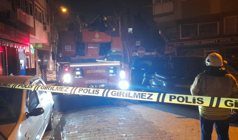 Bakırköy'de 4 katlı binada yangın: 2 kişi dumandan etkilendi