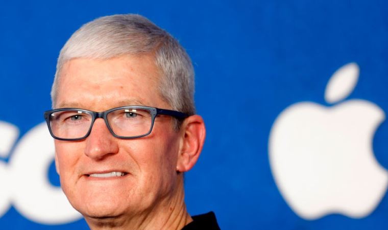 Apple CEO'su Tim Cook'un 99 milyon dolarlık ikramiyesine yatırımcılardan tepki