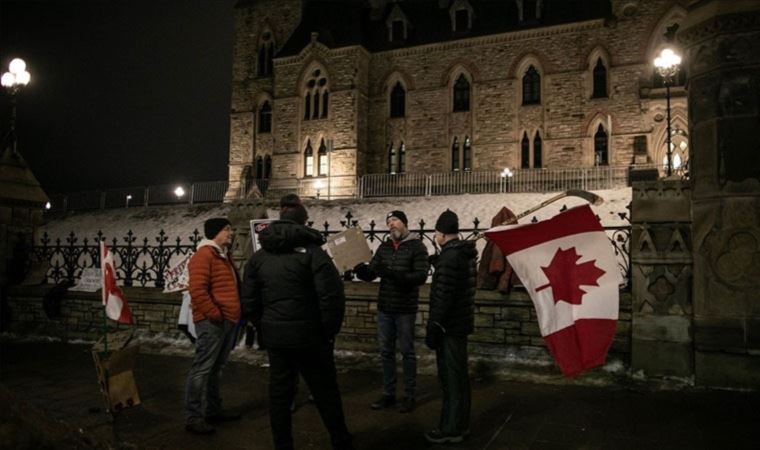 Kanada'da 'Özgürlük Konvoyu' protestocuları gözaltına alınmaya başlandı