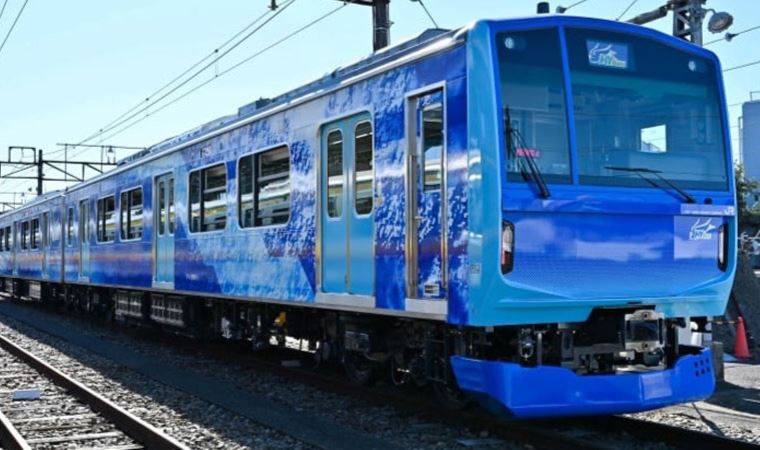 Japonya'nın hidrojenle çalışan ilk treni tanıtıldı