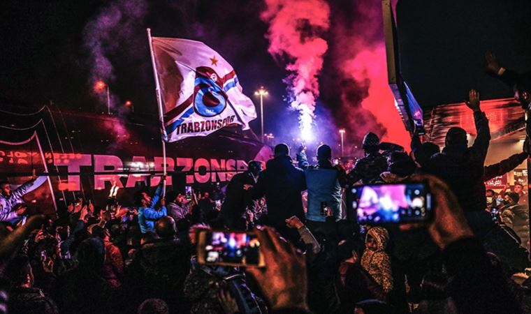 Trabzonspor 'şampiyon' sloganlarıyla karşılandı