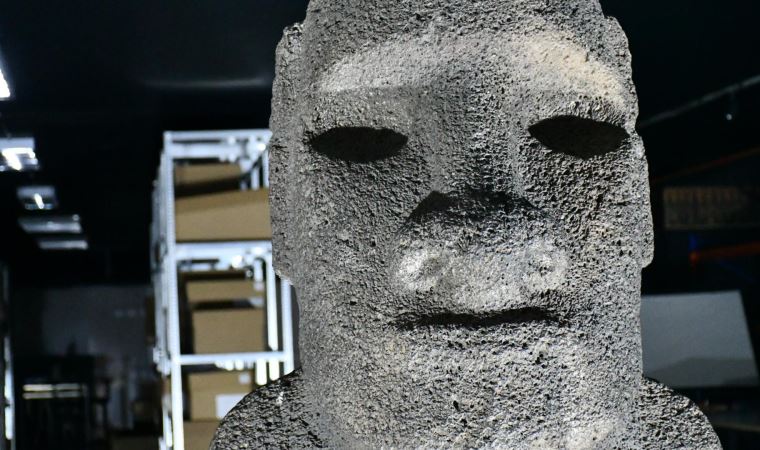 715 kiloluk Moai heykeli Paskalya Adası’na dönüyor