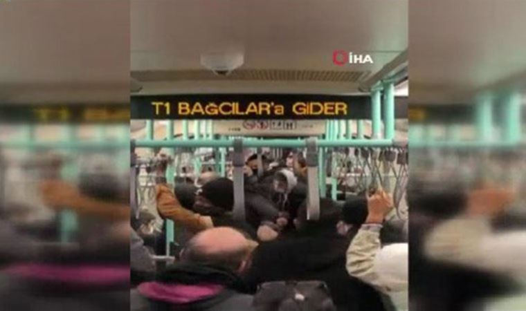 Cevizlibağ’da tramvay içinde kavga çıktı, yolcular birbirine girdi