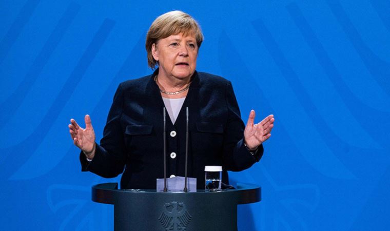 Eski Almanya Başbakanı Merkel, Rusya'nın Ukrayna'ya askeri müdahalesini kınadı