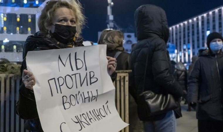 Rusya'da savaş karşıtı gösteriler dinmiyor: Binlerce gözaltı