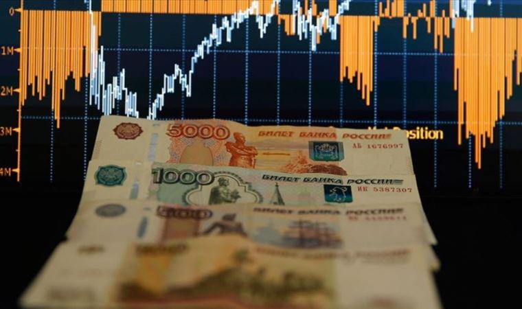 Rus rublesi yüzde 30 değer kaybetti