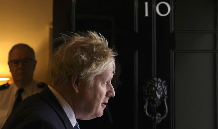 İngiltere'de Başbakanlık'taki üst düzey dört yetkili istifa etti