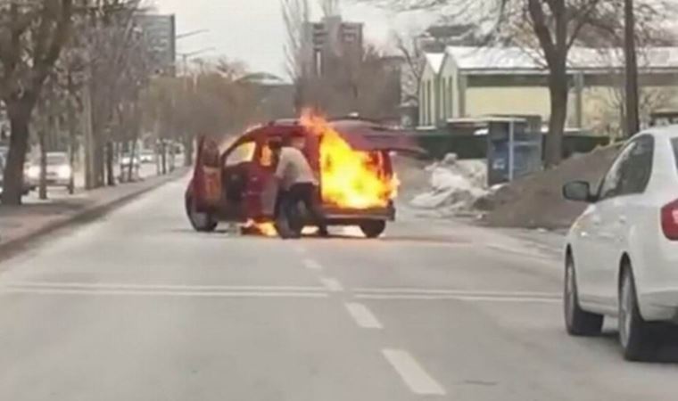 Yer Konya: Yol ortasında durdu, aracını ateşe verip yaktı
