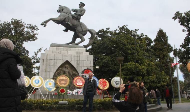 Samsun Barosu’ndan Atatürk anıtına çelenk