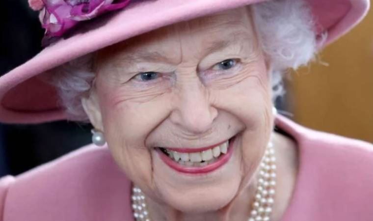 Kraliçe Elizabeth, Prens Charles kral olduğunda eşi Camilla'nın kraliçe olacağını duyurdu
