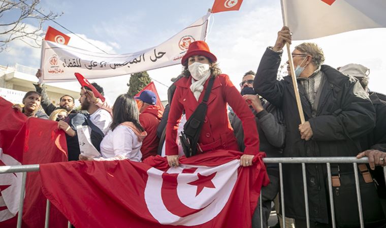 Tunus’ta Yüksek Yargı Konseyinin feshedilmesi talebiyle gösteri düzenlendi
