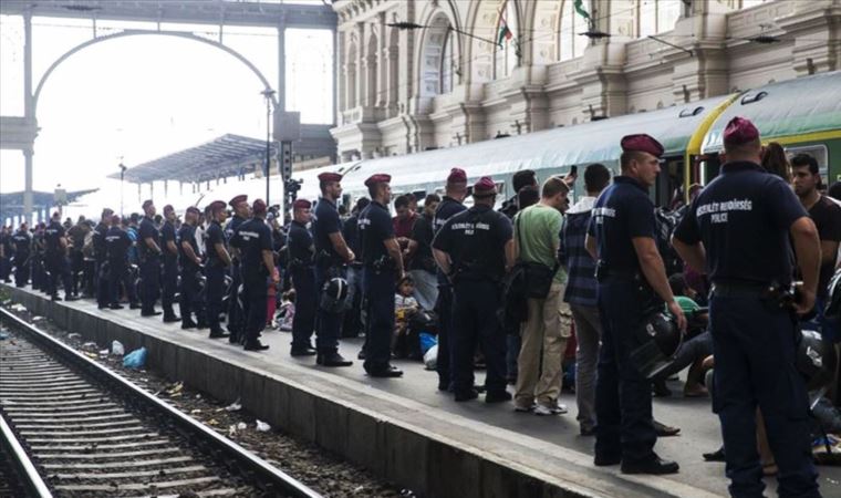 Macaristan'da 3 günde 589 düzensiz göçmenin ülkeye girişi engellendi