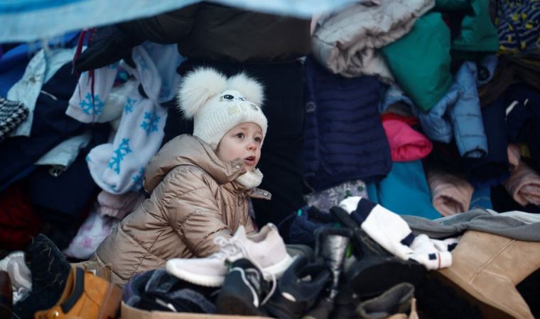 Ukrayna'dan kaçanların sayısı yarım milyonu aştı: "Kızım bomba seslerini duymadığı için çok şanslı"