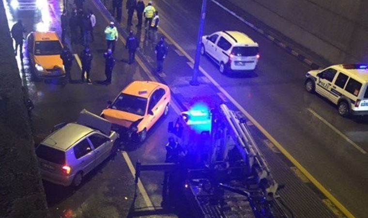 Polisten kaçan sürücü ters yöne girip kaza yaptı: 1 yaralı
