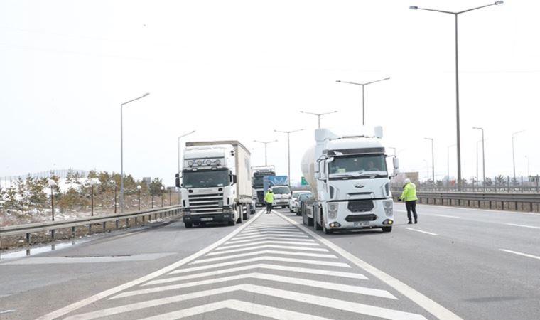 Bolu’da TIR ve kamyonların İstanbul’a gidişine izin verilmiyor