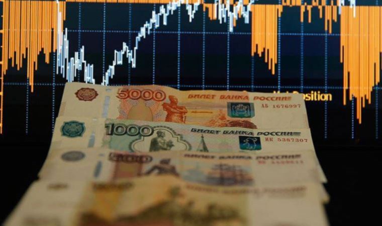 Önlemler durduramadı: Rus rublesinde değer kaybı hızlandı