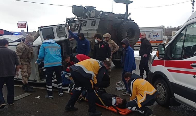 Siirt’te askeri araç ile sivil araç çarpıştı: 5 yaralı