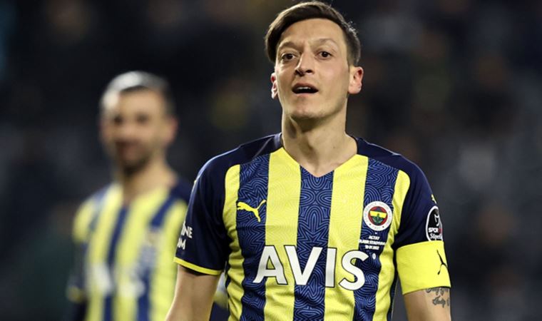 Fenerbahçe Teknik Direktörü İsmail Kartal'dan Mesut Özil yanıtı: Adaletli olma zorunluluğum var