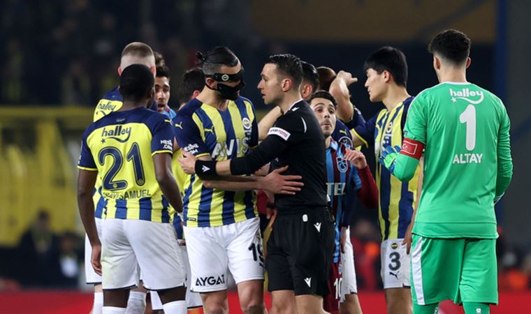 Fenerbahçeli Metin Şentürk'ten hakem Zorbay Küçük'e 'kırmızı kart' göndermesi
