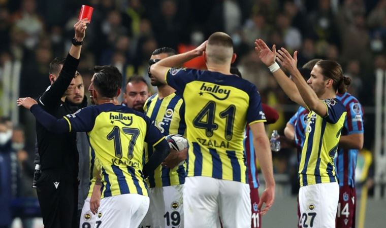 Fenerbahçe-Trabzonspor karşılaşmasındaki kırmızı kartı hakemler değerlendirdi