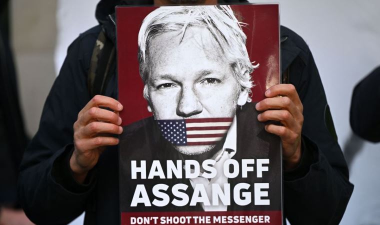 UK judge sends Julian Assange extradition decision to government