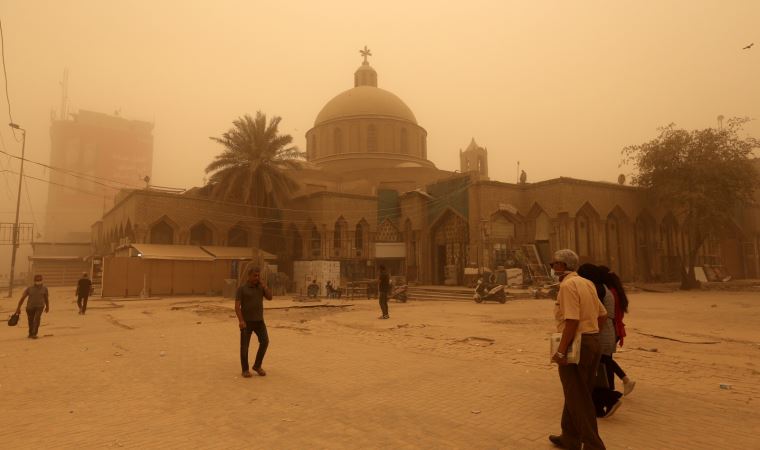 Irak’ta kum fırtınası 4 bin kişiyi hastanelik etti