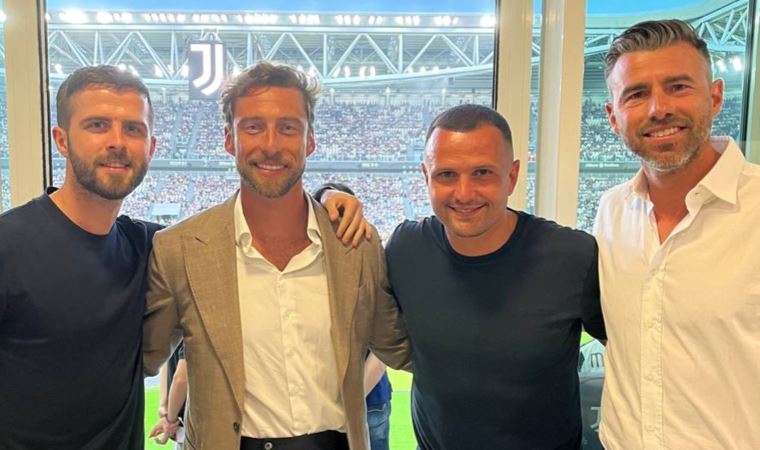 Beşiktaş taraftarından Miralem Pjanic'e tepki: Hastayım dedi, Juventus'un maçına gitti