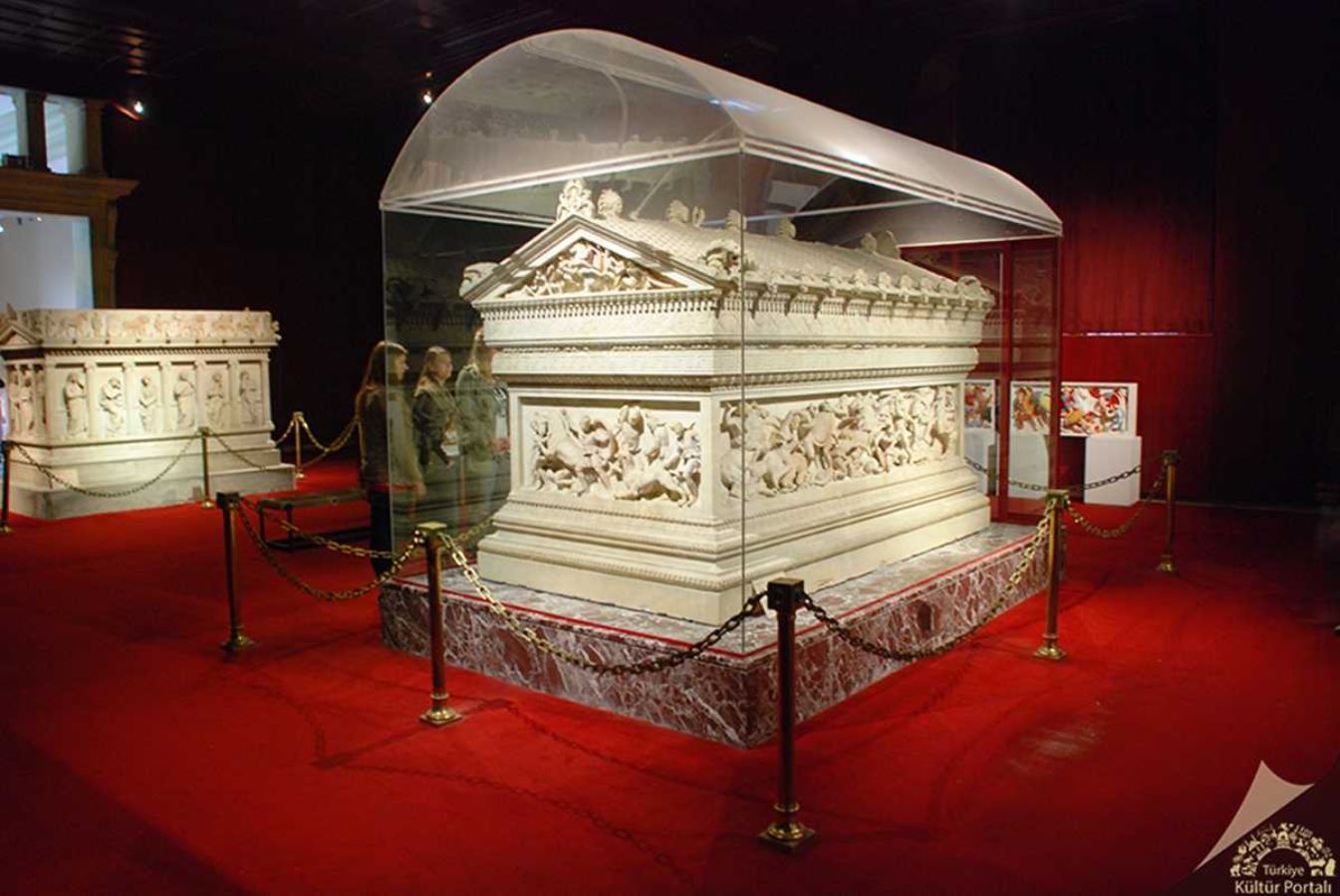 115446385 009 istanbul arkeoloji muzesi iskender lahdi 2010 umut ozdemir
