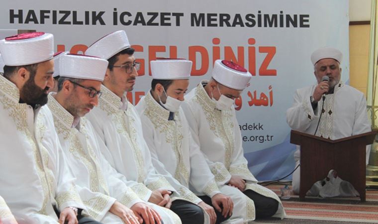 Nakşibendi bağlantılı İhramcızade İsmail Hakkı İslam’a Hizmet Vakfı’ndan icazet töreni