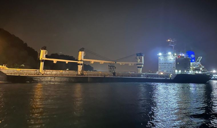 Son dakika... İstanbul Boğazı'nda yük gemisi karaya oturdu: Gemi trafiği askıya alındı