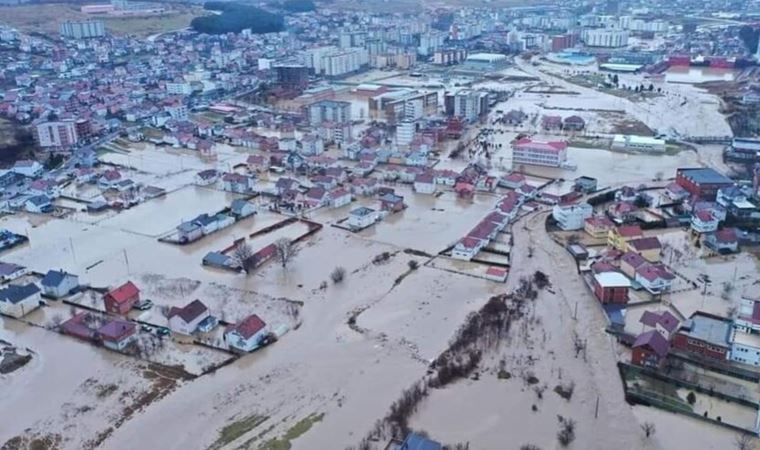 Kosova'da sel: Sokaklar sular altında kaldı