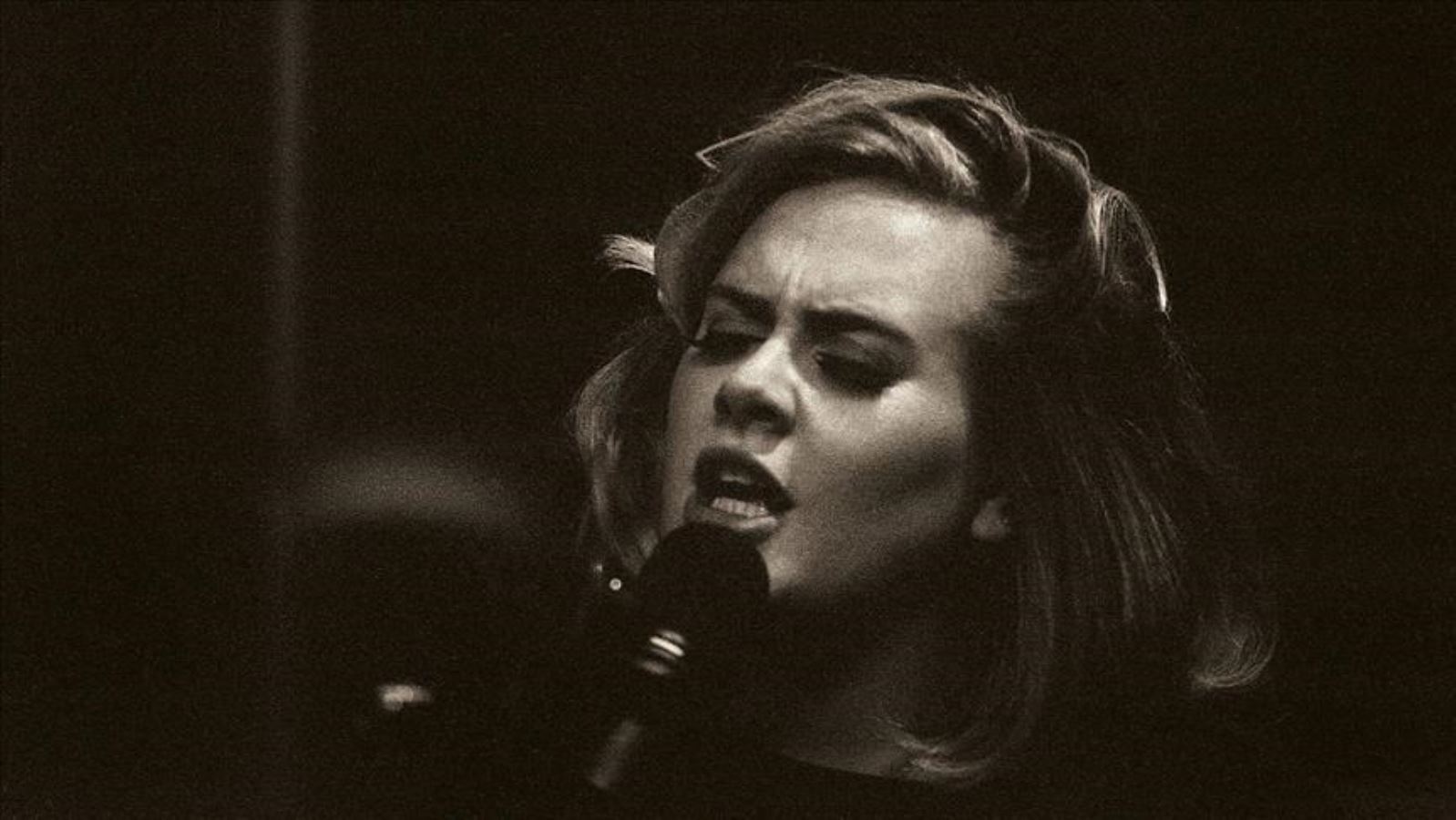 <p><strong>2. ADELE</strong></p>