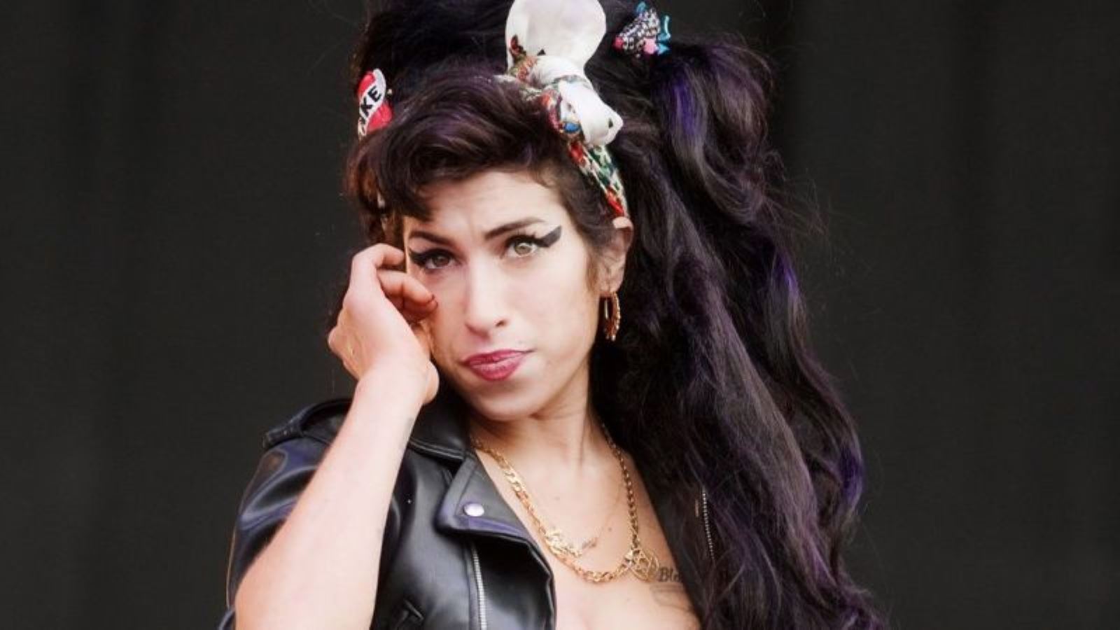 <p><strong>1. AMY WINEHOUSE</strong></p>