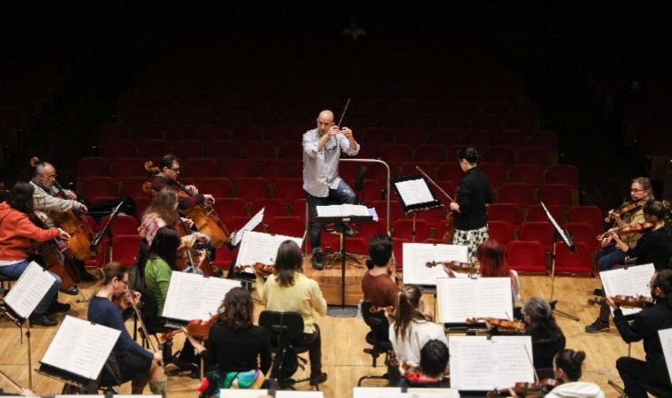 Japon violist Naoko Shimizu, İzmirlilere Adnan Saygun'un eserini seslendirecek