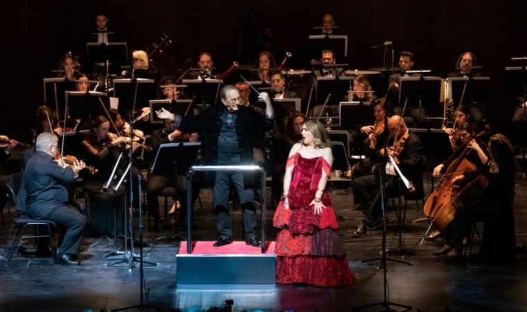 Ali Poyrazoğlu ‘Desiderata’da, İstanbul Devlet Opera ve Balesi Orkestrası’nı yönetti