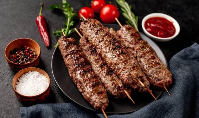 Azerbaycan mutfağının vazgeçilmezi: Ev yapımı Lüle Kebabı...
