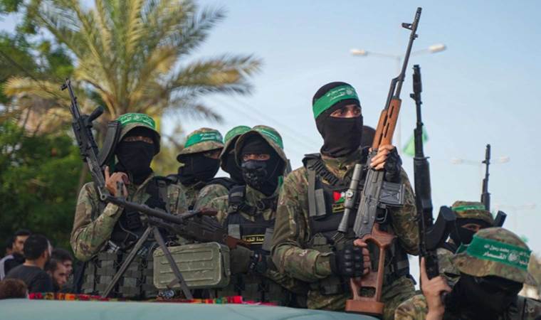 Hamas, 10 İsrailli esiri Kızılhaç'a teslim etti