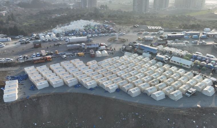 İzmir’den 140 tır, 115 kamyon, 3 uçak ve 2 gemi yardım